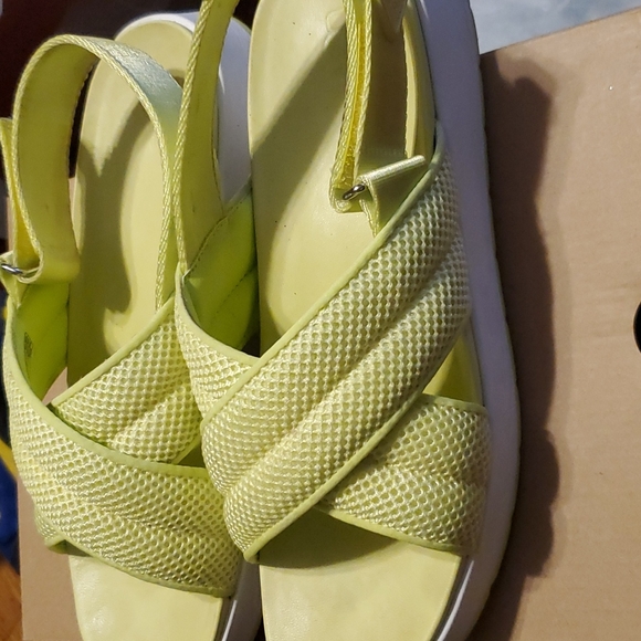 Ugg Sandals - Picture 3 of 4